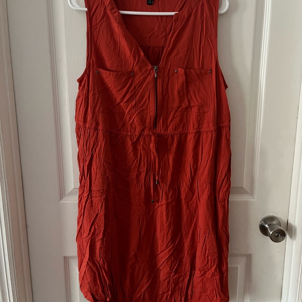 Chic Red Zip-Front Sleeveless Dress